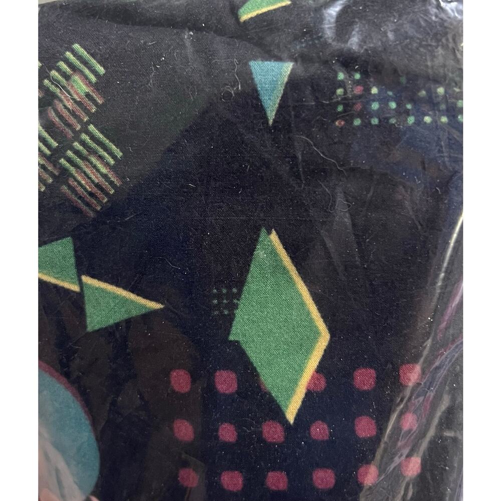 OS LuLaRoe Leggings. Fits size 2-10/12.‎